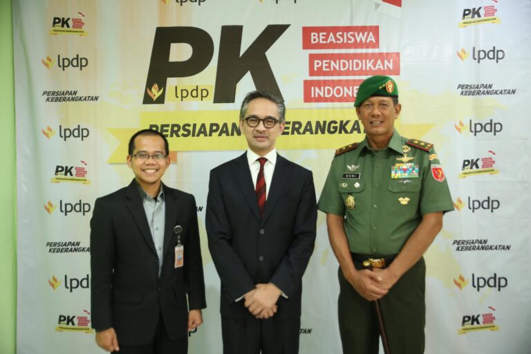 dengan bapak marty natalegawa dan bapak doni monardo (Copy)